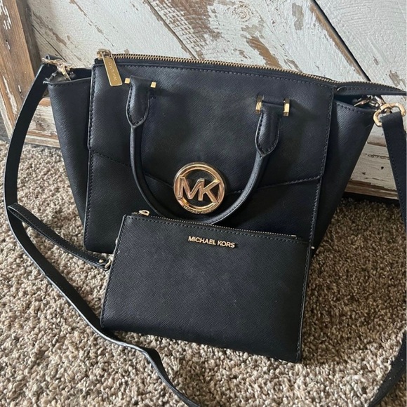 Michael Kors purse and wallet, excellent condition and barely used. - Picture 1 of 3